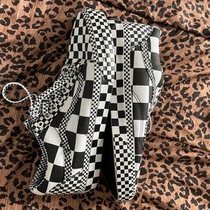 Vans “Checkered all over”